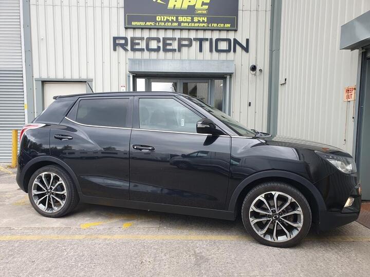 SsangYong TIVOLI DIESEL HATCHBACK 1.6 E-XDi ELX Red Edition Euro 6 5dr