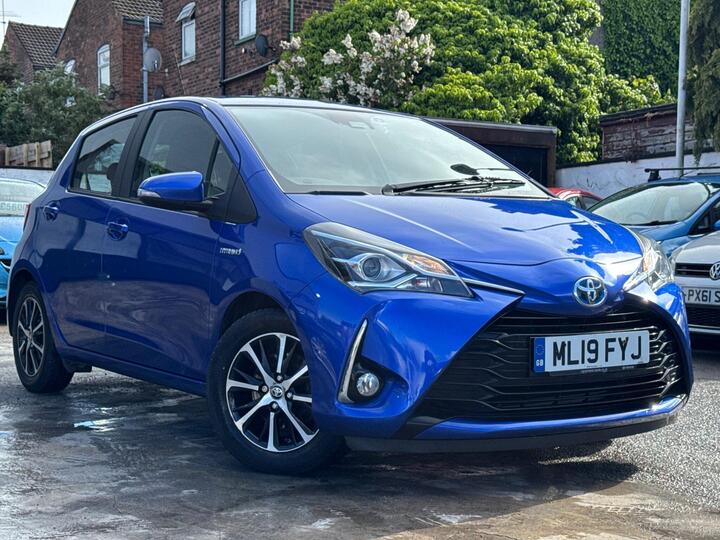 Toyota YARIS 1.5 VVT-h Icon Tech E-CVT Euro 6 (s/s) 5dr