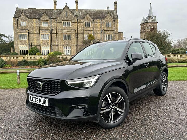 Volvo XC40 2.0 B3 MHEV Plus Dark DCT Auto Euro 6 (s/s) 5dr