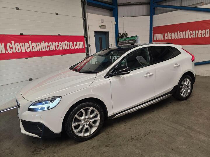 Volvo V40 Cross Country 2.0 D3 Pro Auto Euro 6 (s/s) 5dr Volvo V40 Cross Country 2.0 D3 Pro Auto Euro 6 (s/s) 5dr