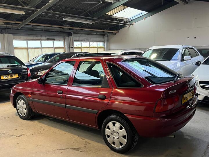 Ford Escort 1.6i Flight 5dr