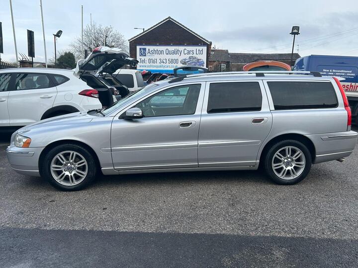 Volvo V70 2.4 SE Lux Estate 5dr Petrol Automatic (235 G/km, 140 Bhp)
