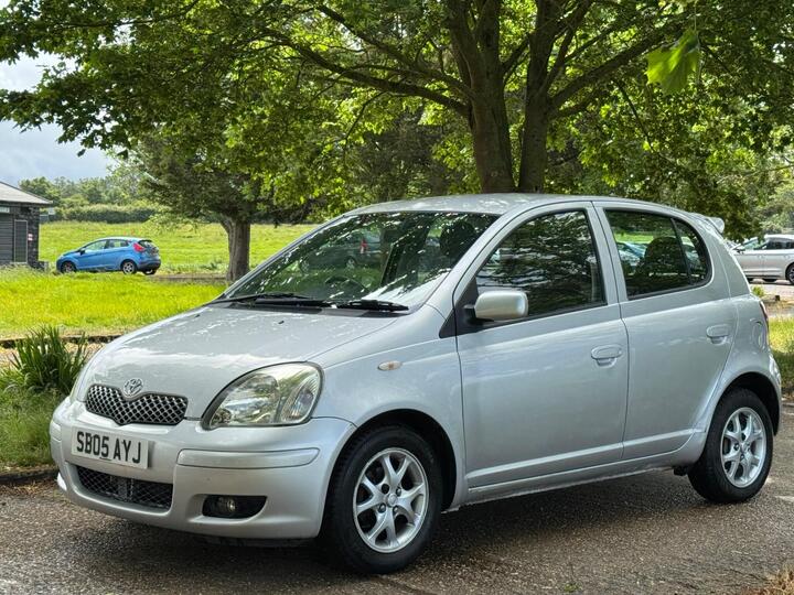 Toyota Yaris 1.3 VVT-i Colour Collection 5dr Toyota Yaris 1.3 VVT-i Colour Collection 5dr
