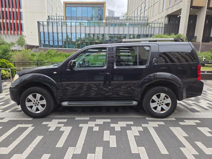 Nissan Pathfinder 2.5 DCi T-Spec 5dr Nissan Pathfinder 2.5 DCi T-Spec 5dr