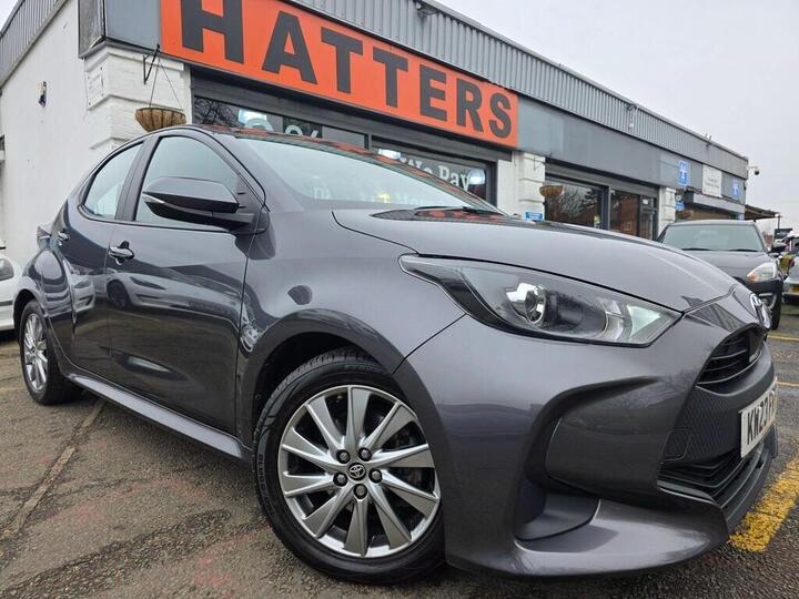 Toyota YARIS 1.5 VVT-h Icon E-CVT Euro 6 (s/s) 5dr Toyota YARIS 1.5 VVT-h Icon E-CVT Euro 6 (s/s) 5dr