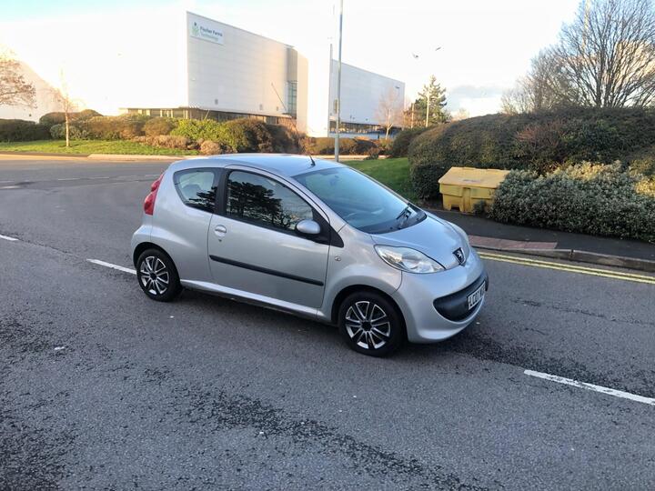 Peugeot 107 1.0 12V Urban 2 Tronic Euro 4 3dr Peugeot 107 1.0 12V Urban 2 Tronic Euro 4 3dr