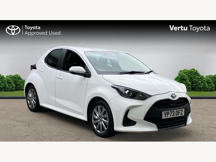 Toyota Yaris 1.5 VVT-h Icon E-CVT Euro 6 (s/s) 5dr Toyota Yaris 1.5 VVT-h Icon E-CVT Euro 6 (s/s) 5dr