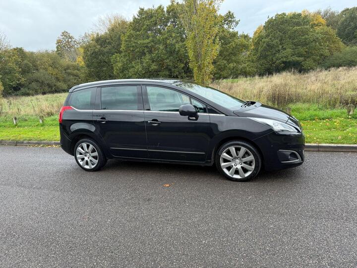 Peugeot 5008 1.6 BlueHDi Allure Euro 6 (s/s) 5dr Peugeot 5008 1.6 BlueHDi Allure Euro 6 (s/s) 5dr