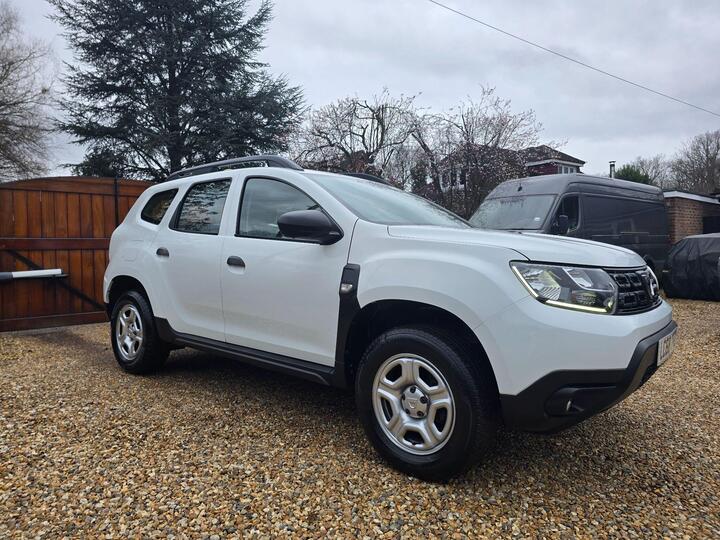 Dacia Duster 1.6 SCe Essential Euro 6 (s/s) 5dr Dacia Duster 1.6 SCe Essential Euro 6 (s/s) 5dr
