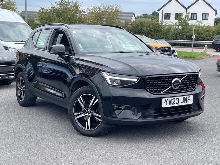 Volvo XC40 2.0 B3 MHEV Plus Dark DCT Auto Euro 6 (s/s) 5dr