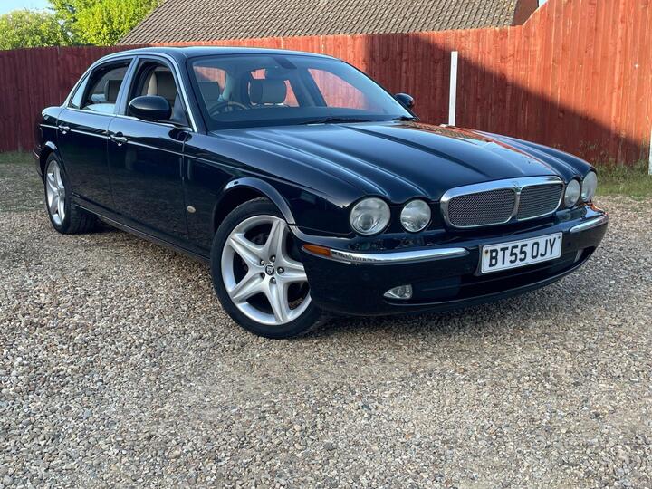 Jaguar XJ 4.2 XJ8 Sovereign LWB Saloon 4dr