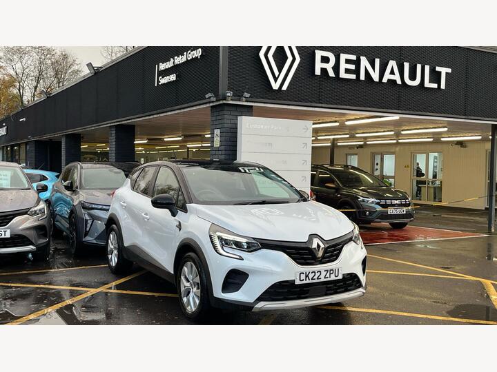 Renault CAPTUR 1.6 E-TECH Iconic Edition Auto Euro 6 (s/s) 5dr Renault CAPTUR 1.6 E-TECH Iconic Edition Auto Euro 6 (s/s) 5dr