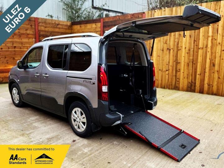 Peugeot RIFTER 1.2 PureTech Allure Standard MPV EAT Euro 6 (s/s) 5dr Peugeot RIFTER 1.2 PureTech Allure Standard MPV EAT Euro 6 (s/s) 5dr