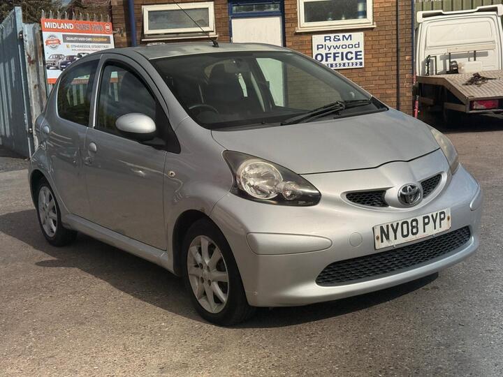 Toyota AYGO 1.0 VVT-i Platinum Euro 4 5dr Toyota AYGO 1.0 VVT-i Platinum Euro 4 5dr