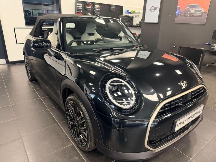 MINI Cooper Convertible 2.0C Exclusive Steptronic Euro 6 (s/s) 2dr