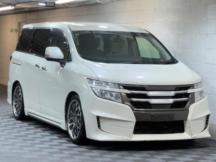 Nissan Elgrand 2.5 250 XG Full FLEDERMAUS Body Kit Nissan Elgrand 2.5 250 XG Full FLEDERMAUS Body Kit