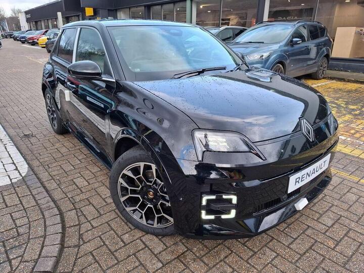 Renault 5 E-Tech Electric Comfort Range 52kWh Roland Garros+ Auto 5dr