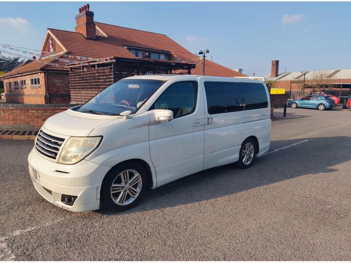 Nissan Elgrand 3.5 V6 HIGHWAY STAR 8 CAMPER VAN