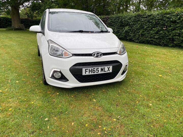 Hyundai I10 1.0 Blue Drive Premium Euro 6 (s/s) 5dr Hyundai I10 1.0 Blue Drive Premium Euro 6 (s/s) 5dr