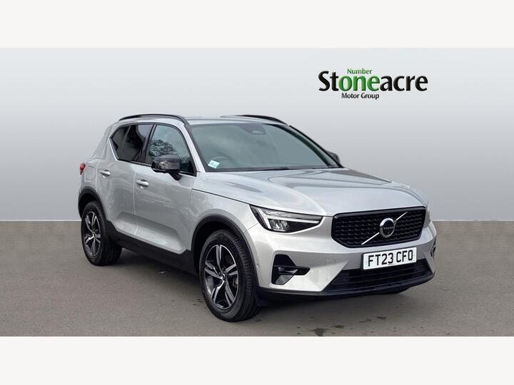 Volvo XC40 2.0 B3 MHEV Plus Dark DCT Auto Euro 6 (s/s) 5dr