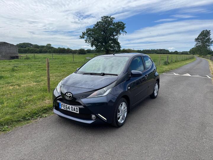 Toyota AYGO 1.0 VVT-i X-pression Euro 5 5dr Euro 5 Toyota AYGO 1.0 VVT-i X-pression Euro 5 5dr Euro 5