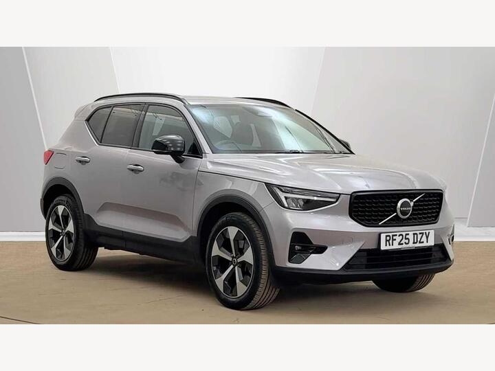 Volvo XC40 2.0 B3 MHEV Plus Dark DCT Auto Euro 6 (s/s) 5dr