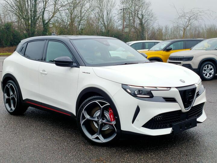 Alfa Romeo Junior 54kWh Elettrica Veloce Auto 5dr