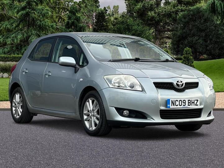 Toyota Auris 1.33 VVT-i TR (s/s) 5dr Toyota Auris 1.33 VVT-i TR (s/s) 5dr