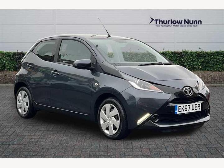 Toyota Aygo 1.0 VVT-i X-play Euro 6 5dr Toyota Aygo 1.0 VVT-i X-play Euro 6 5dr