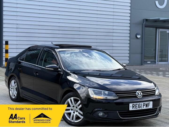 Volkswagen Jetta 1.6 TDI BlueMotion Tech Sport DSG Euro 5 (s/s) 4dr Volkswagen Jetta 1.6 TDI BlueMotion Tech Sport DSG Euro 5 (s/s) 4dr