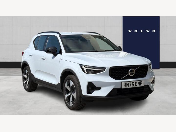 Volvo XC40 2.0 B3 MHEV Plus Dark DCT Auto Euro 6 (s/s) 5dr