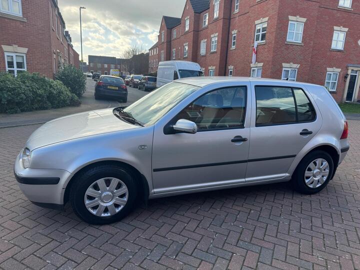 Volkswagen Golf 1.6 SE 5dr