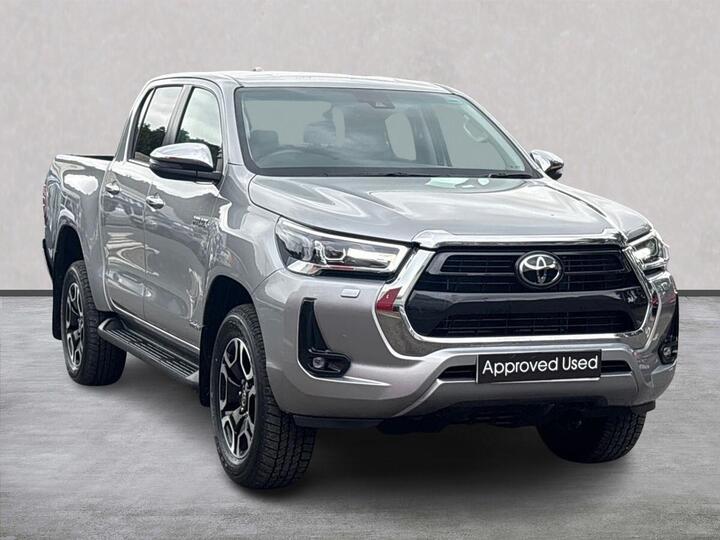 Toyota HILUX 2.8 D-4D Invincible 4WD Euro 6 (s/s) 4dr