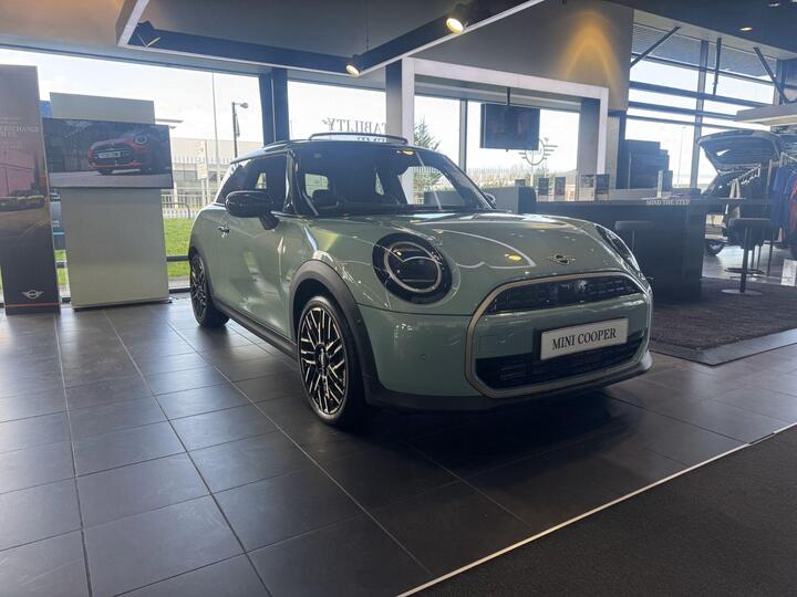 MINI Cooper 1.5C Exclusive Steptronic Euro 6 (s/s) 3dr