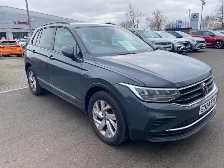 Volkswagen Tiguan 2.0 TDI Life Euro 6 (s/s) 5dr Volkswagen Tiguan 2.0 TDI Life Euro 6 (s/s) 5dr