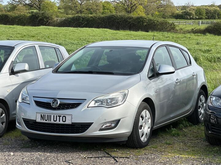 Vauxhall Astra 1.6 16v Exclusiv Euro 5 5dr
