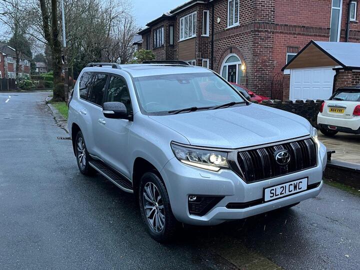 Toyota LAND CRUISER 2.8D Invincible Auto 4WD Euro 6 (s/s) 5dr (7 Seat)