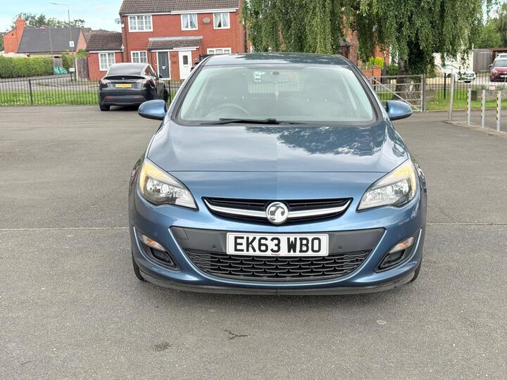 Vauxhall Astra 1.6 16v Exclusiv Auto Euro 5 5dr