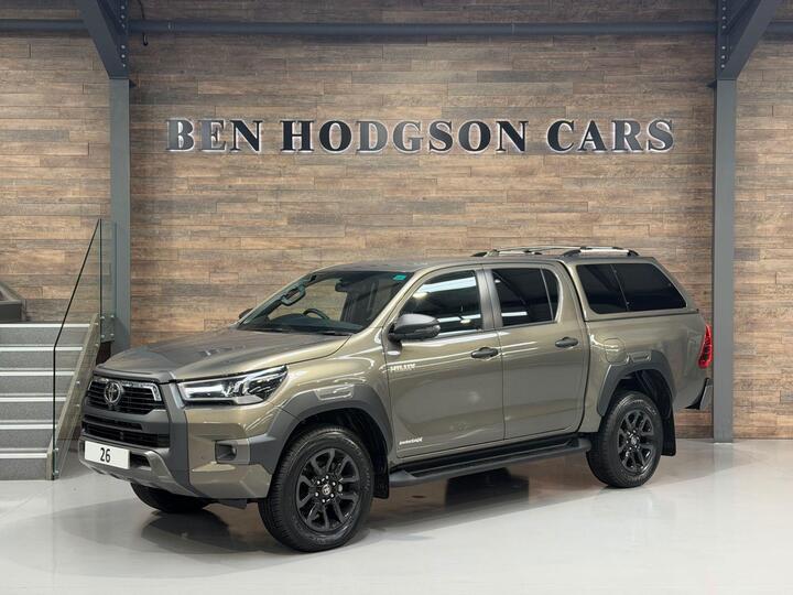 Toyota HI-LUX 2.8 D-4D-h Invincible X Pickup 4dr Diesel Hybrid Auto 4WD Euro 6 (204 Ps) Toyota HI-LUX 2.8 D-4D-h Invincible X Pickup 4dr Diesel Hybrid Auto 4WD Euro 6 (204 Ps)