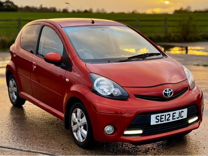 Toyota AYGO 1.0 VVT-i Fire Euro 5 5dr Toyota AYGO 1.0 VVT-i Fire Euro 5 5dr