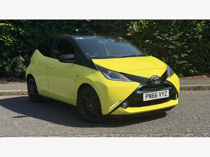 Toyota AYGO 1.0 VVT-i X-cite 3 Yellow Bi-Tone X-shift Euro 6 5dr