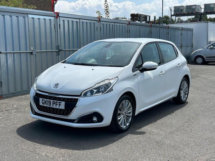 Peugeot 208 1.2 PureTech Signature Euro 6 (s/s) 5dr