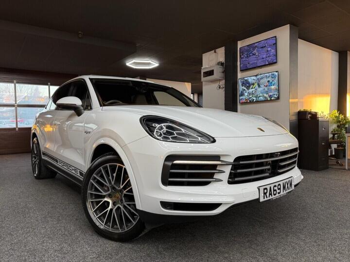 Porsche CAYENNE 3.0 V6 E-Hybrid 14.1kWh TiptronicS 4WD Euro 6 (s/s) 5dr (3.6kW Charger) Porsche CAYENNE 3.0 V6 E-Hybrid 14.1kWh TiptronicS 4WD Euro 6 (s/s) 5dr (3.6kW Charger)
