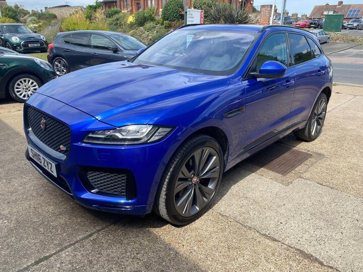 Jaguar F-PACE 3.0 D300 V6 First Edition Auto AWD Euro 6 (s/s) 5dr