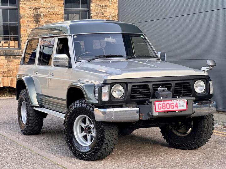Nissan Patrol 4.2 Petrol Y60 Automatic. 4x4 Nissan Patrol 4.2 Petrol Y60 Automatic. 4x4
