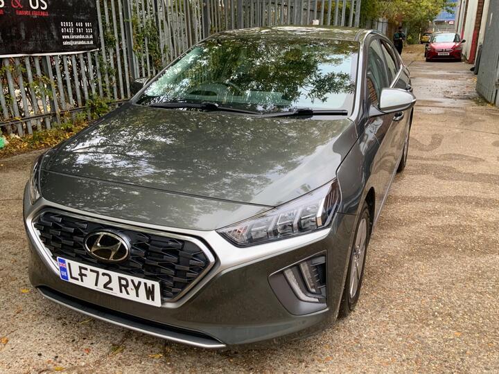Hyundai IONIQ 1.6 H-GDi Premium DCT Euro 6 (s/s) 5dr Hyundai IONIQ 1.6 H-GDi Premium DCT Euro 6 (s/s) 5dr