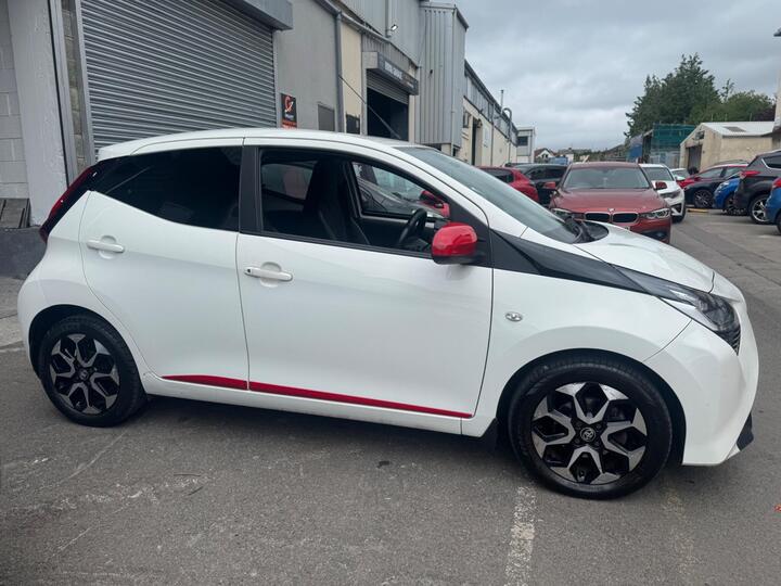 Toyota AYGO 1.0 VVT-i X-trend Funroof X-shift Euro 6 5dr