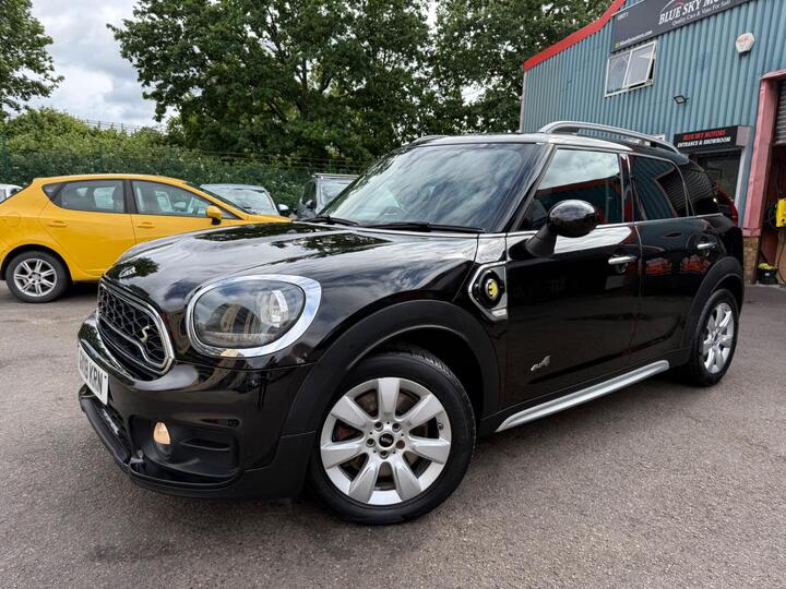 MINI Countryman 1.5 7.6kWh Cooper SE Auto ALL4 Euro 6 (s/s) 5dr MINI Countryman 1.5 7.6kWh Cooper SE Auto ALL4 Euro 6 (s/s) 5dr