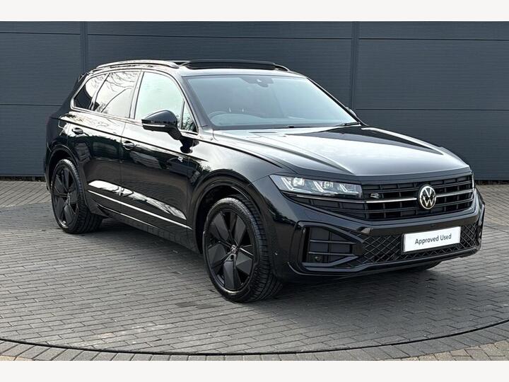 Volkswagen Touareg 3.0 TDI V6 Black Edition Tiptronic 4Motion Euro 6 (s/s) 5dr Volkswagen Touareg 3.0 TDI V6 Black Edition Tiptronic 4Motion Euro 6 (s/s) 5dr