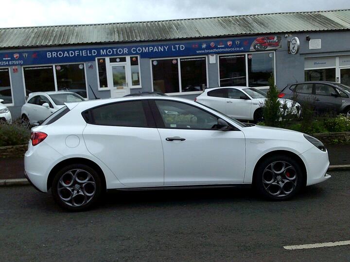 Alfa Romeo Giulietta 1.6 JTDM-2 Sport Euro 6 (s/s) 5dr